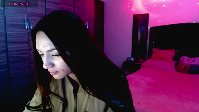 Snapshot of holy_juli chatting on November 7, 3:44 am holy juli online show from November 7, 3:44 am