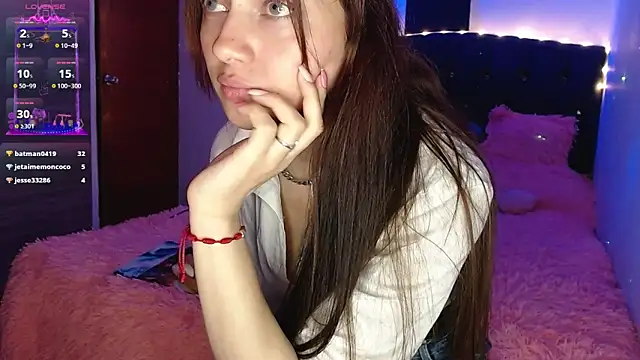 Snapshot of holy_juli chatting on March 8, 6:43 am holy juli online show from March 8, 6:43 am