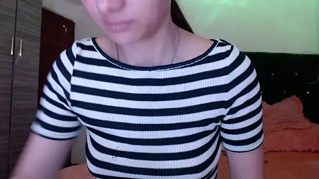 Snapshot of holy_juli chatting on July 16, 3:58 am holy juli online show from July 16, 3:58 am