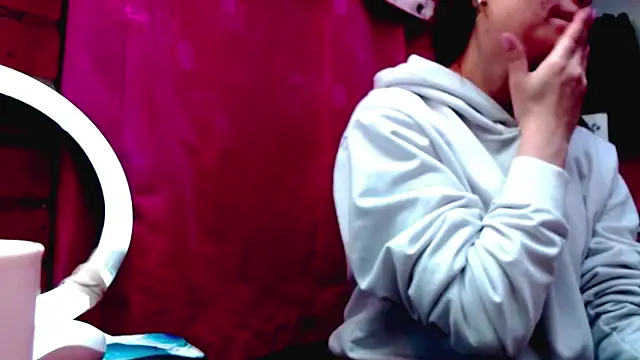 holy juli online show from February 7, 4:09 am