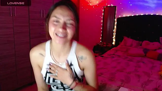 Snapshot of holy_juli chatting on October 1, 2:49 am holy juli online show from October 1, 2:49 am