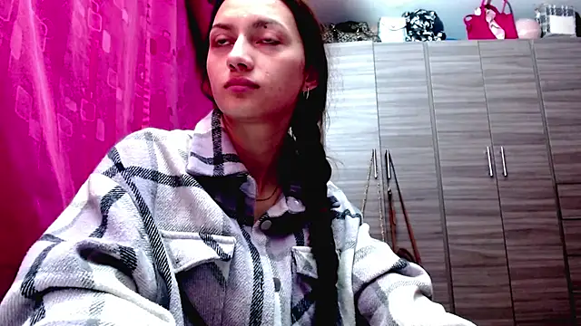 holy juli online show from February 15, 3:51 am