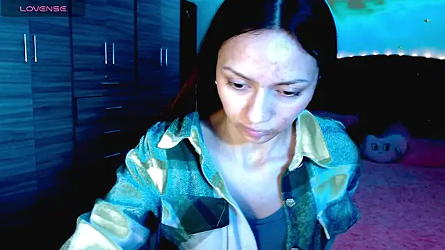 Snapshot of holy_juli chatting on December 14, 3:57 am holy juli online show from December 14, 3:57 am