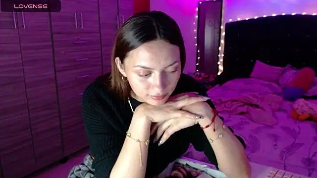 Snapshot of holy_juli chatting on September 29, 3:35 am holy juli online show from September 29, 3:35 am