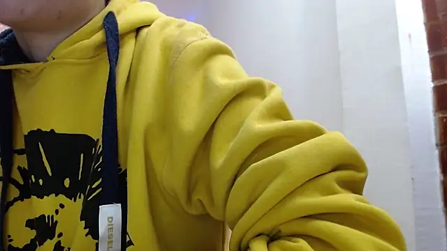 holy juli online show from March 9, 3:10 am