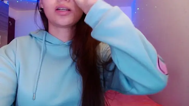 holy juli online show from May 18, 4:01 am