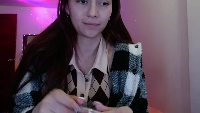 holy juli online show from May 4, 3:10 am