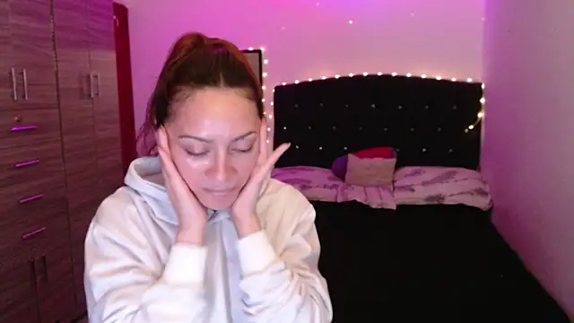 holy juli online show from June 1, 4:02 am