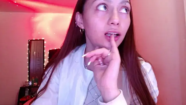 holy juli online show from May 9, 3:32 am