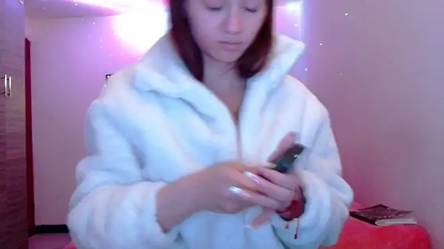 holy juli online show from April 28, 3:44 am