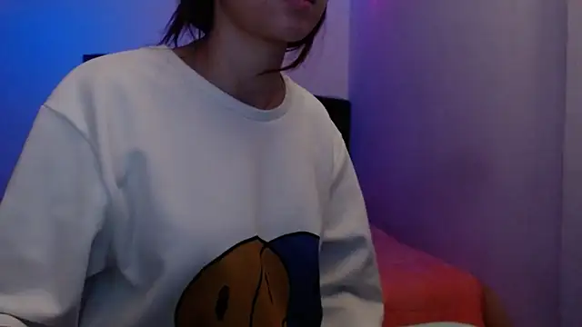 holy juli online show from April 19, 1:39 am