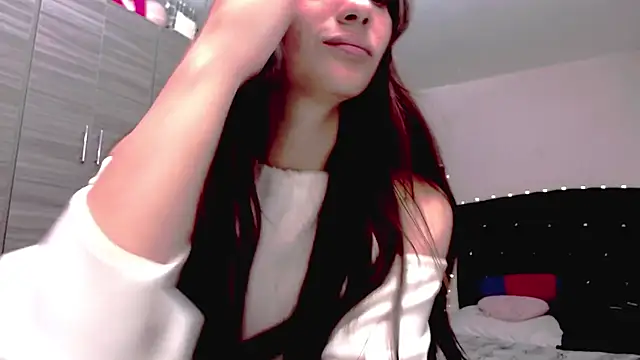 holy juli online show from February 9, 3:15 am