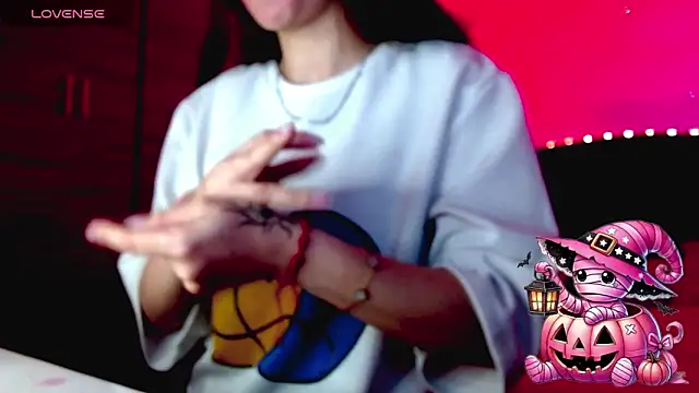 Snapshot of holy_juli chatting on October 29, 3:27 am holy juli online show from October 29, 3:27 am