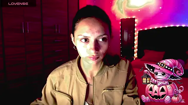 Snapshot of holy_juli chatting on October 24, 1:26 am holy juli online show from October 24, 1:26 am