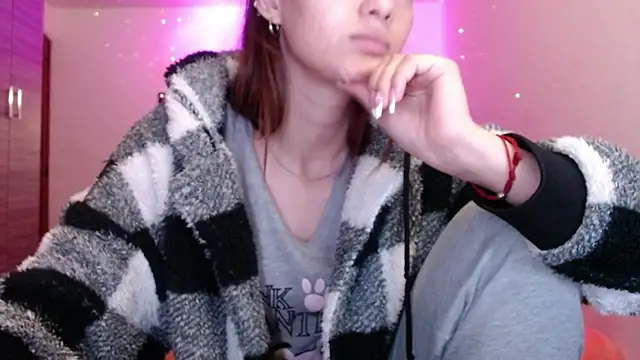holy juli online show from May 3, 2:49 am