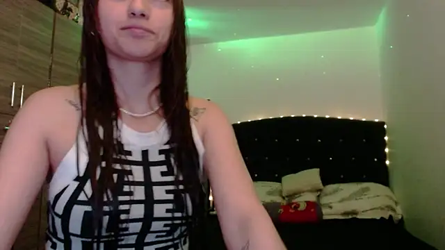 holy juli online show from May 24, 5:51 am
