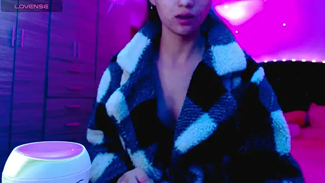 Snapshot of holy_juli chatting on November 10, 3:44 am holy juli online show from November 10, 3:44 am