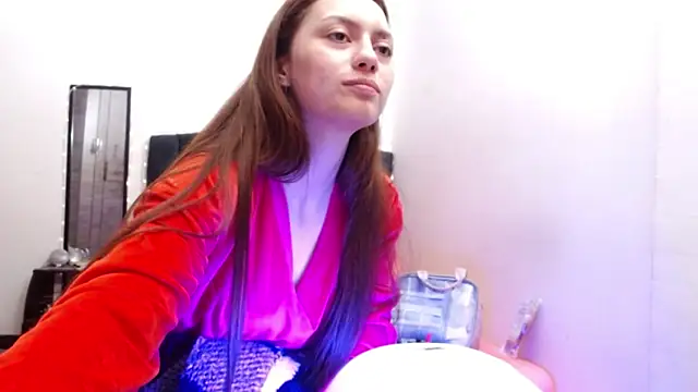 holy juli online show from April 9, 6:19 am