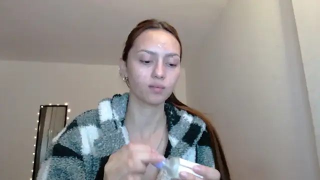 holy juli online show from April 15, 2:50 am