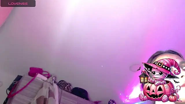 Snapshot of holy_juli chatting on October 23, 4:33 am holy juli online show from October 23, 4:33 am