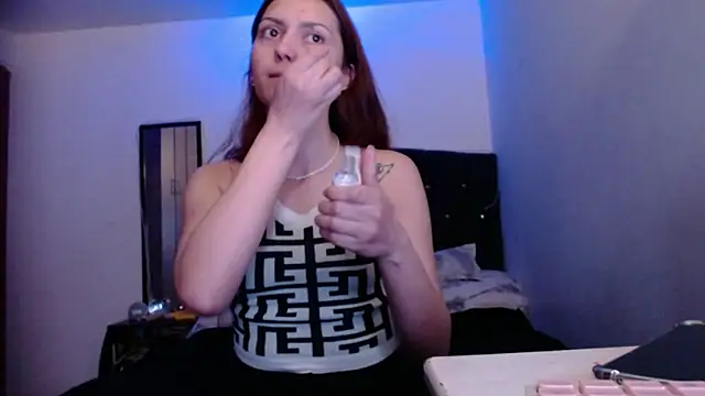 Snapshot of holy_juli chatting on June 17, 3:50 am holy juli online show from June 17, 3:50 am