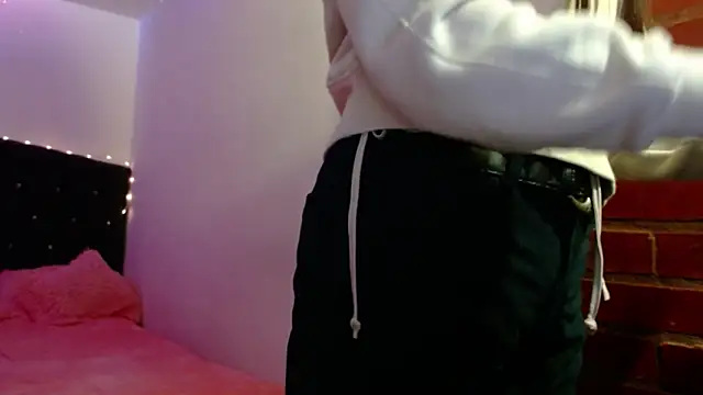 holy juli online show from March 23, 3:39 am