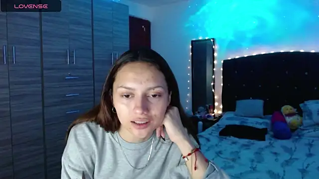 Snapshot of holy_juli chatting on September 11, 2:55 am holy juli online show from September 11, 2:55 am