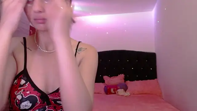 holy juli online show from May 22, 3:48 am