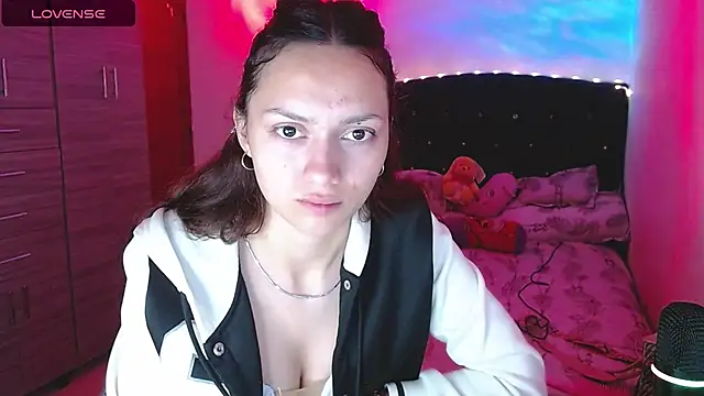 Snapshot of holy_juli chatting on September 25, 4:29 am holy juli online show from September 25, 4:29 am