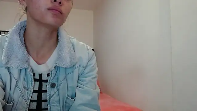 holy juli online show from April 3, 3:57 am