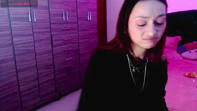 Snapshot of holy_juli chatting on November 2, 3:33 am holy juli online show from November 2, 3:33 am