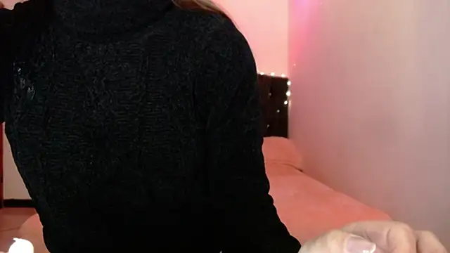 holy juli online show from March 28, 3:07 am