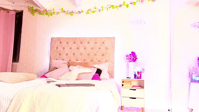 Snapshot of Anastasia2023 chatting on October 25, 9:19 am Anastasia2023 online show from October 25, 9:19 am