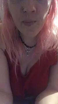 Snapshot of sexylady1983 chatting on March 19, 1:32 am sexylady1983 online show from March 19, 1:32 am