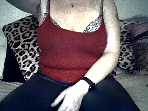 Snapshot of sexylady1983 chatting on January 12, 12:28 am sexylady1983 online show from January 12, 12:28 am