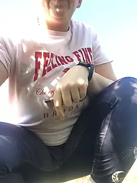 Snapshot of sexylady1983 chatting on March 19, 12:45 pm sexylady1983 online show from March 19, 12:45 pm