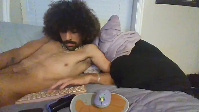Snapshot of bigcockdezz chatting on May 25, 7:07 am bigcockdezz online show from May 25, 7:07 am
