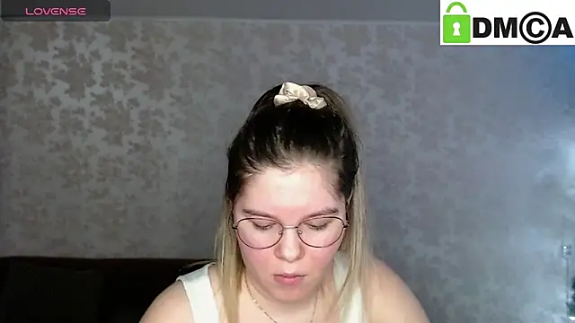 Snapshot of holy_michela chatting on January 9, 6:48 am holy michela online show from January 9, 6:48 am