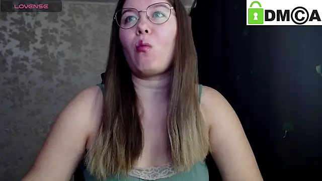 Snapshot of holy_michela chatting on October 6, 4:02 am holy michela online show from October 6, 4:02 am