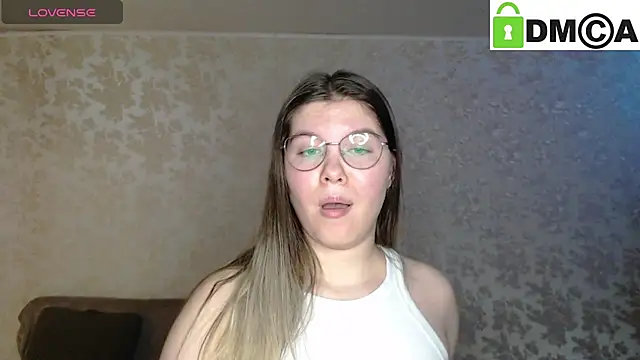 Snapshot of holy_michela chatting on December 17, 3:17 am holy michela online show from December 17, 3:17 am
