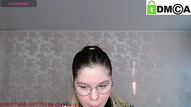 Snapshot of holy_michela chatting on December 24, 6:44 am holy michela online show from December 24, 6:44 am