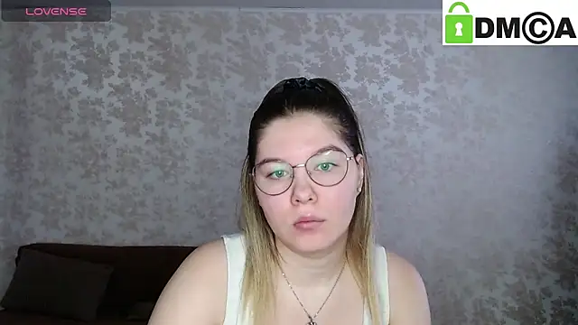 Snapshot of holy_michela chatting on January 6, 7:42 am holy michela online show from January 6, 7:42 am