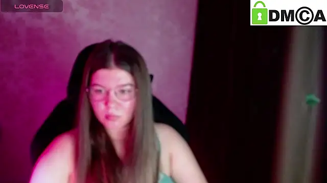 Snapshot of holy_michela chatting on October 20, 3:08 am holy michela online show from October 20, 3:08 am