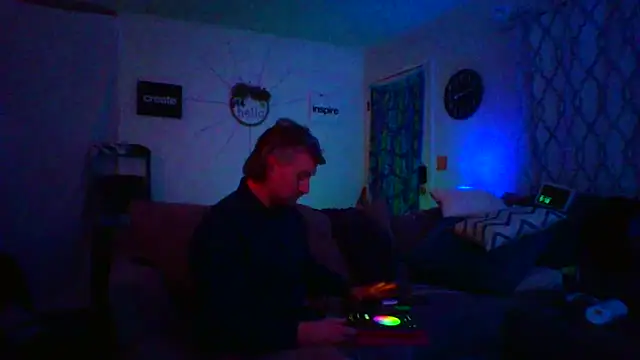 Snapshot of onlym4m chatting on February 24, 2:19 am onlym4m online show from February 24, 2:19 am