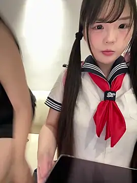 Snapshot of Mimi_Dairy_ chatting on April 28, 11:47 am Mimi Dairy online show from April 28, 11:47 am