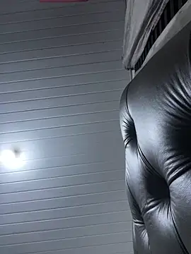 Snapshot of luara1988 chatting on December 17, 9:14 am luara1988 online show from December 17, 9:14 am