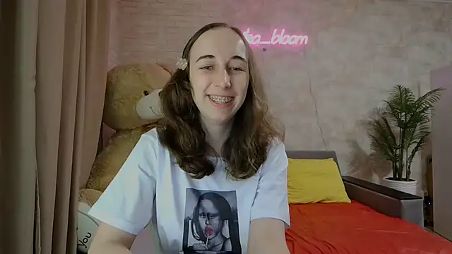 Snapshot of Anika_bloom chatting on March 18, 11:09 pm Anika bloom online show from March 18, 11:09 pm