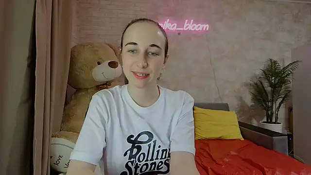 Snapshot of Anika_bloom chatting on March 21, 1:24 am Anika bloom online show from March 21, 1:24 am