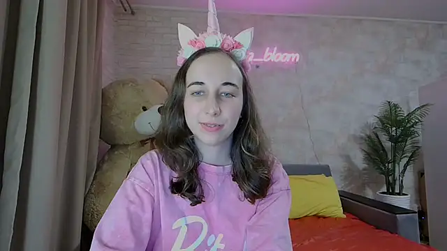 Snapshot of Anika_bloom chatting on March 16, 12:01 am Anika bloom online show from March 16, 12:01 am