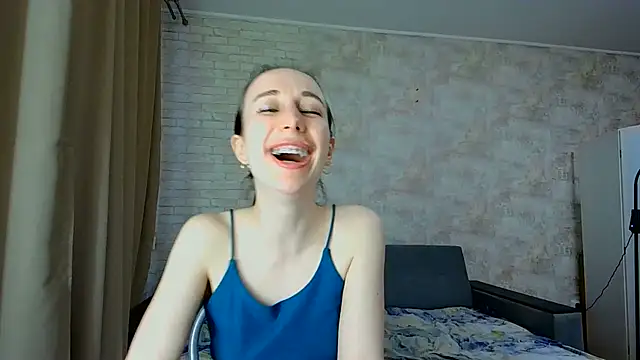 Snapshot of Anika_bloom chatting on June 20, 6:07 am Anika bloom online show from June 20, 6:07 am